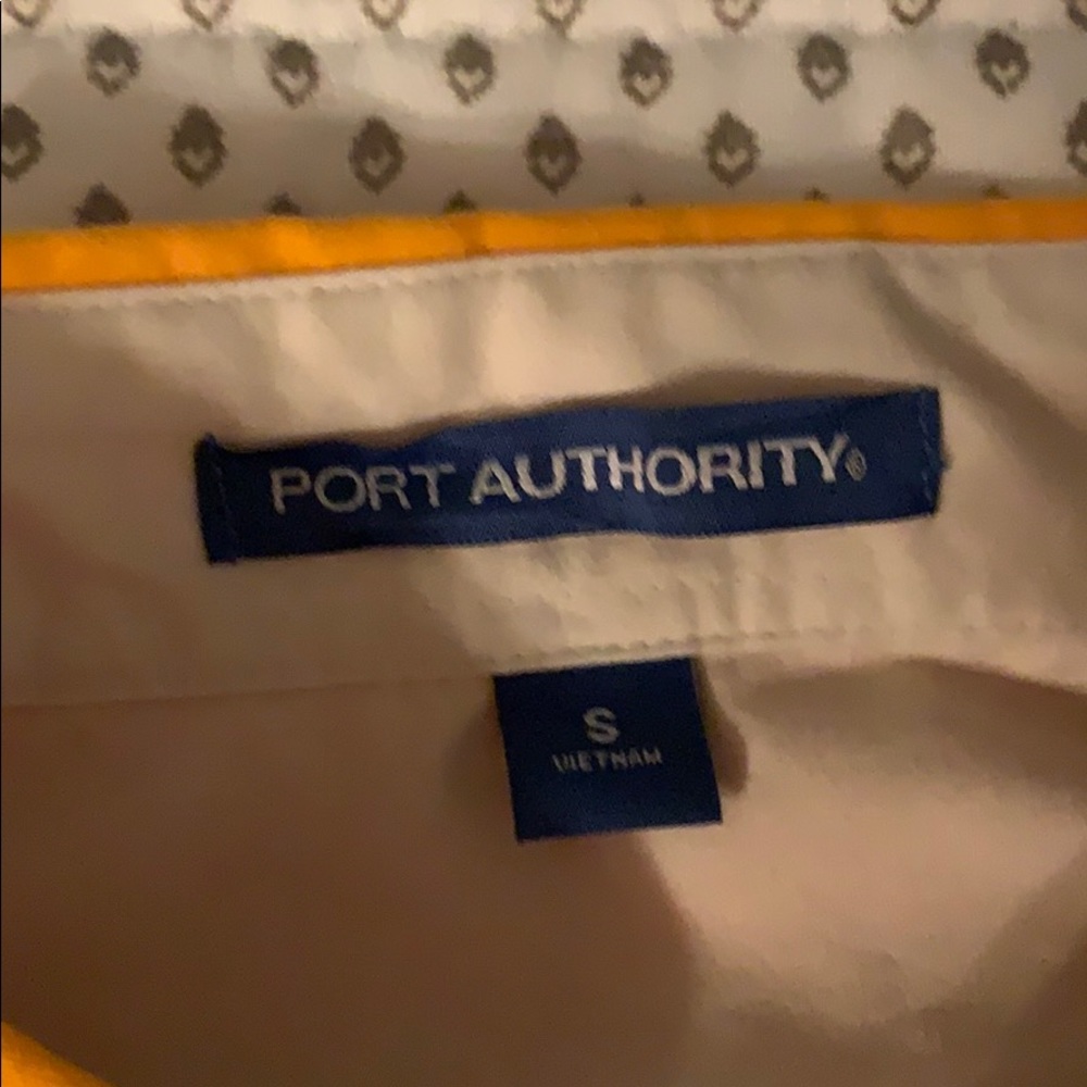 Small button down - Picture 2 of 3